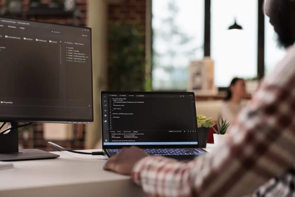 Dilemma for Scalable Software Development: Microservices vs Monoliths