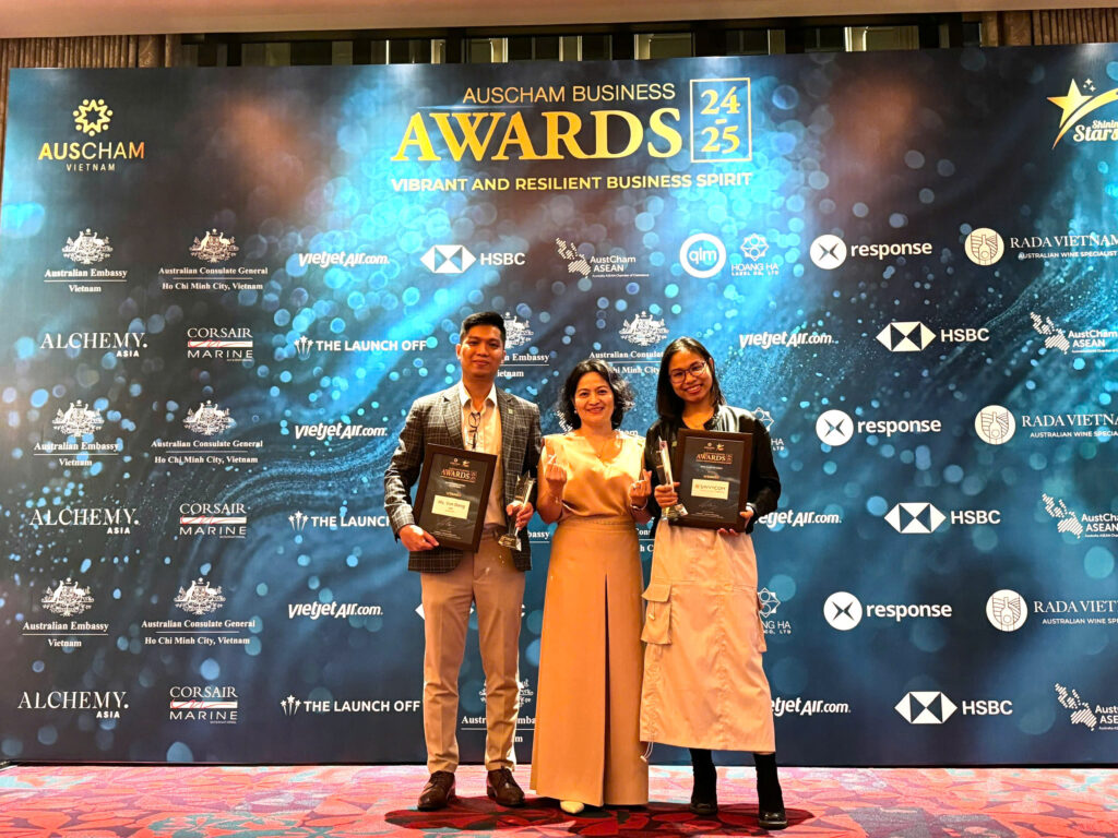Savvycom wins double awards at Auscham Business Award 2025 
