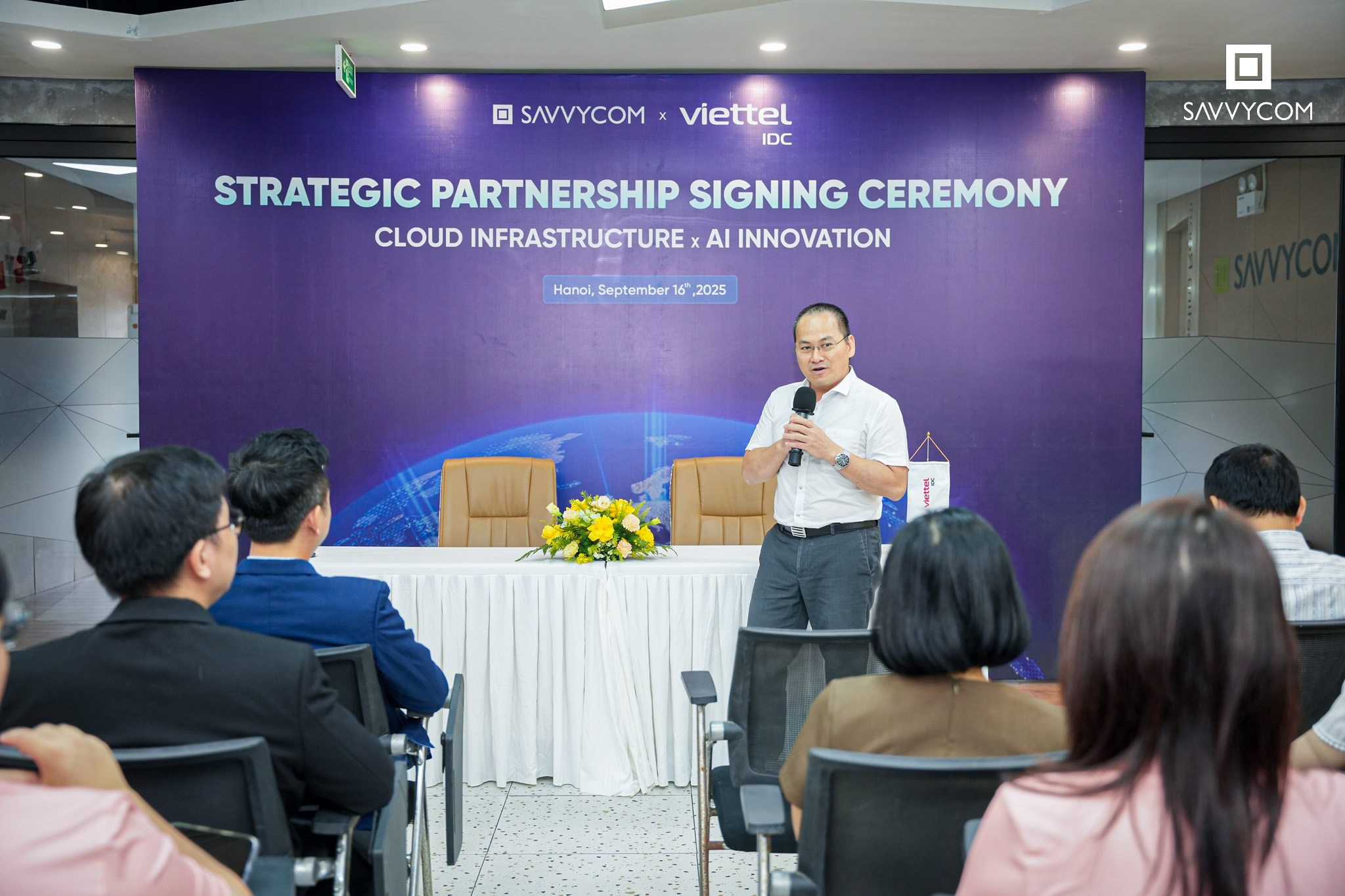 Mr. Lê Hoài Nam, Deputy Director of Viettel IDC, delivering his speech at the Partnership Signing Ceremony with Savvycom.